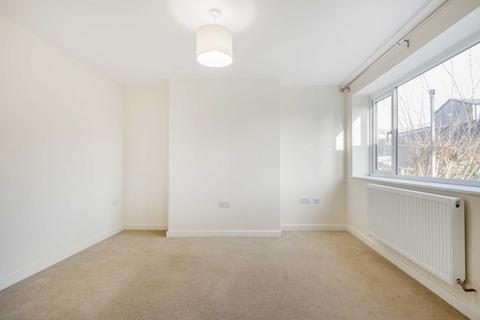 3 bedroom semi-detached house to rent, Maryport Street, Usk