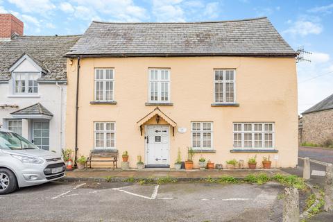 4 bedroom end of terrace house for sale, Twyn Square, Usk