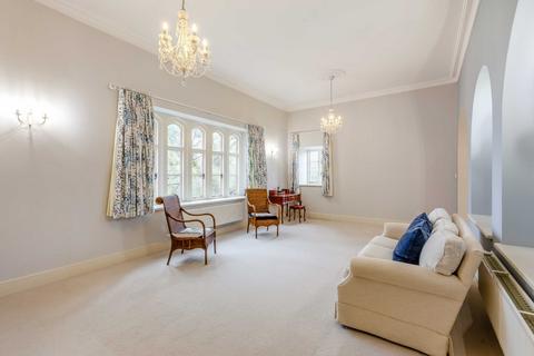 3 bedroom flat for sale, The Haie, Newnham