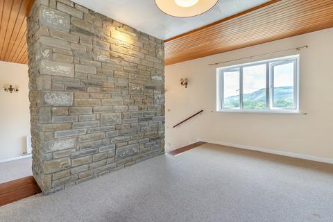undefined, Pentwyn Deintyr, Treharris