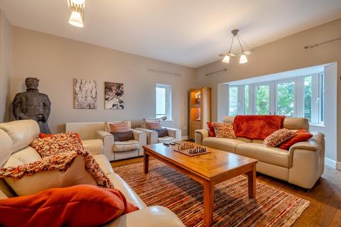 undefined, Clos Maes Mawr, Caerphilly