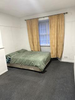 1 bedroom in a house share to rent, Henchman Street, London W12