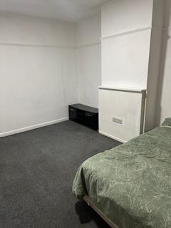 1 bedroom in a house share to rent, Henchman Street, London W12