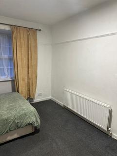 1 bedroom in a house share to rent, Henchman Street, London W12