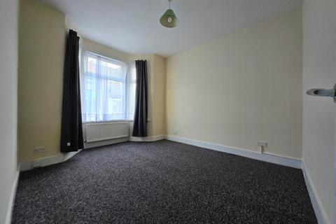 4 bedroom terraced house to rent, Saxon Road, East Ham, E6 3RZ