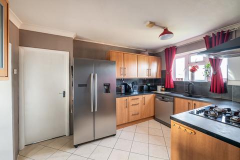 3 bedroom flat for sale, Radstock Way, Merstham, RH1