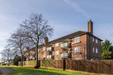 3 bedroom flat for sale, Radstock Way, Merstham, RH1