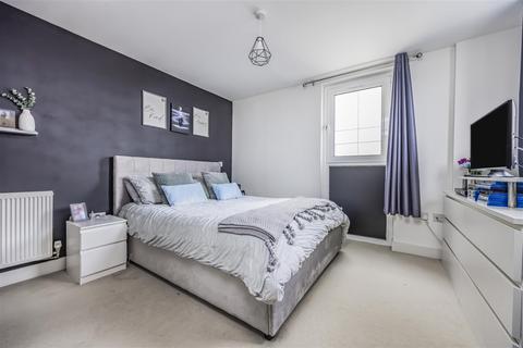 2 bedroom apartment for sale, Fratton Way, Portsmouth PO4