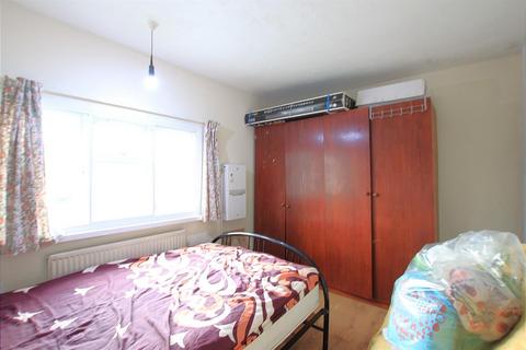 4 bedroom terraced house to rent, Queenswood Avenue, Hounslow TW3