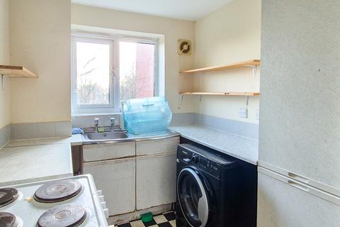 2 bedroom flat for sale, Bream Close, London, N17 9