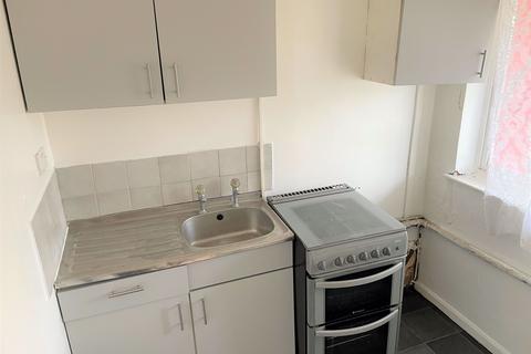 2 bedroom flat to rent, Victoria Park Road, Smethwick, West Midlands, B66