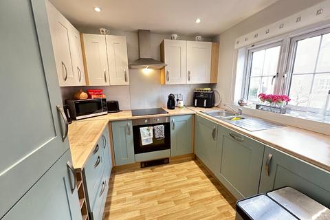 3 bedroom townhouse to rent, Watling Gardens, Dunstable, Bedfordshire, LU6 3FD