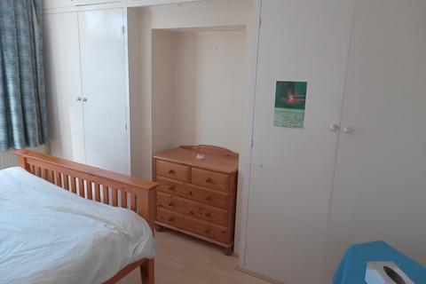 1 bedroom in a house share to rent, Maybank Avenue, Wembley HA0