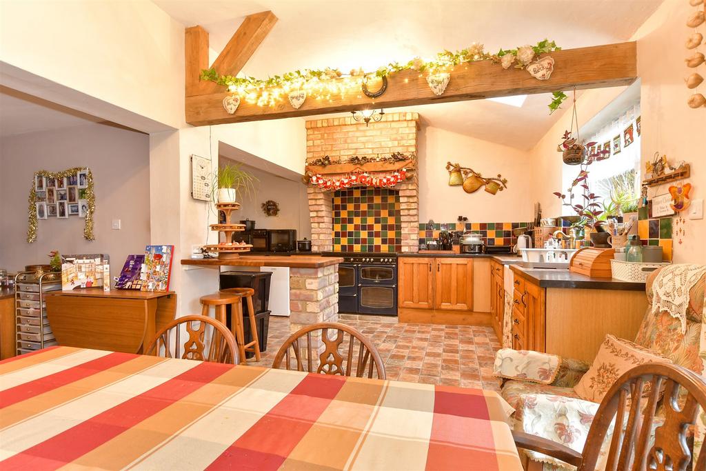 Kitchen/Dining Area