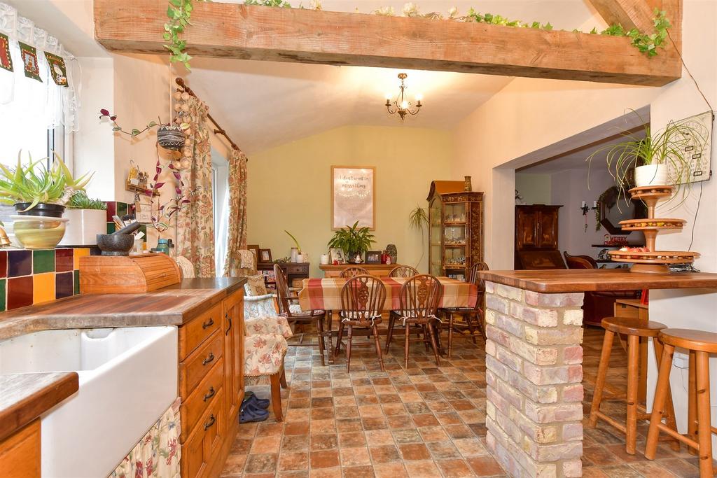 Kitchen/Dining Area