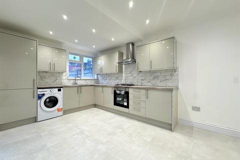 5 bedroom house to rent, Central Park Road, London E6