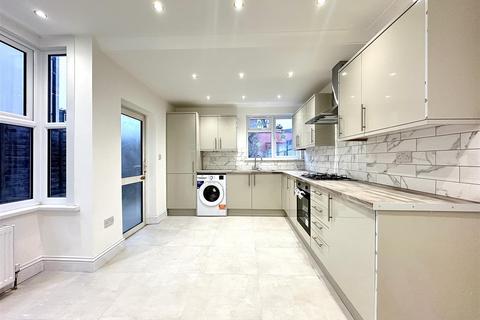 5 bedroom house to rent, Central Park Road, London E6