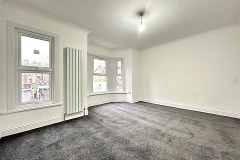 5 bedroom house to rent, Central Park Road, London E6