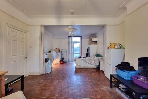 3 bedroom end of terrace house for sale, St. Albans Road, Ilford