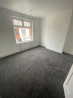 2 bedroom terraced house to rent, Bassett Street, Leicester, LE3