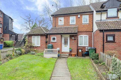 3 bedroom end of terrace house for sale, Oakdene Close, Pinner HA5