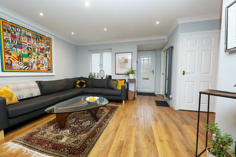 31 Oakdene Close, Pinner, HA5 4EQ