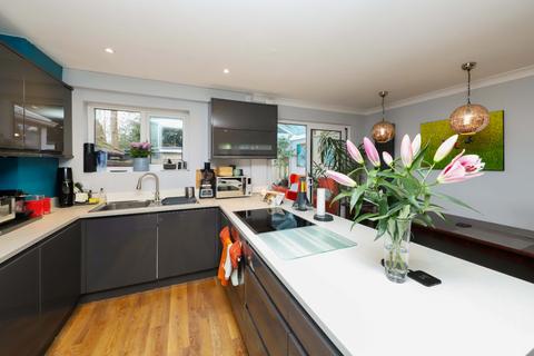 31 Oakdene Close, Pinner, HA5 4EQ