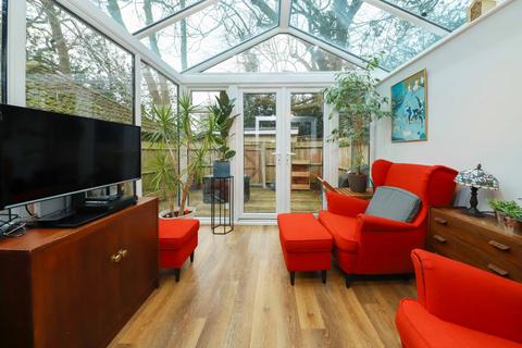 31 Oakdene Close, Pinner, HA5 4EQ