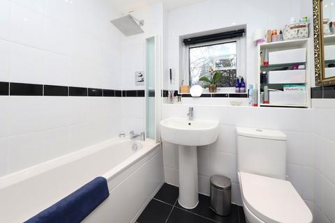 31 Oakdene Close, Pinner, HA5 4EQ