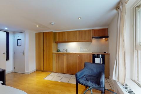 Studio to rent, Cartwright Gardens