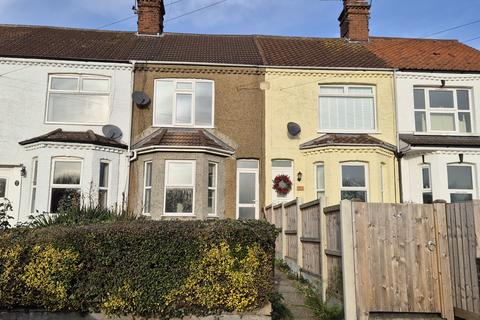 3 bedroom terraced house to rent, Hall Road, Lowestoft, NR32