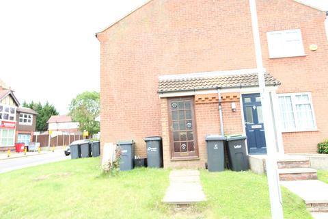 1 bedroom townhouse to rent, Ormsby Close, Luton, LU1 3SN