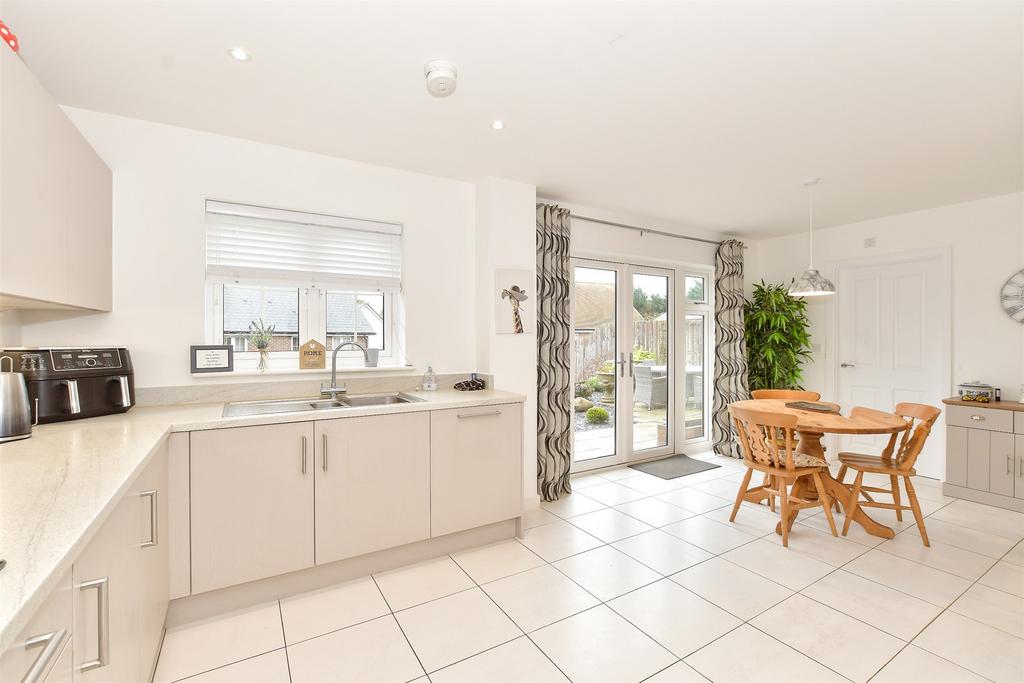 Kitchen/ Dining Area