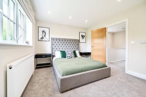 2 bedroom flat for sale, Queens Road, Weybridge, KT13