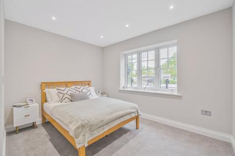 undefined, Queens Road, Weybridge, KT13