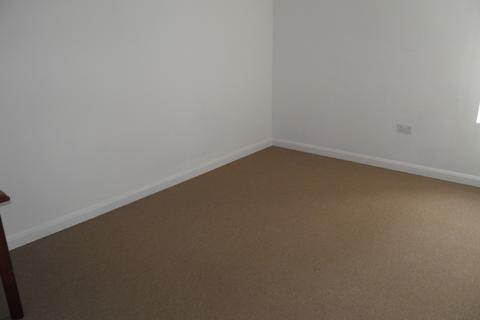 2 bedroom flat to rent, CHURCH ST.RIPLEY,DERBYSHIRE