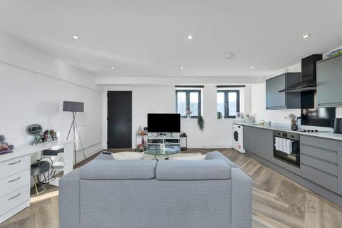 Studio to rent, High Street, Royston SG8