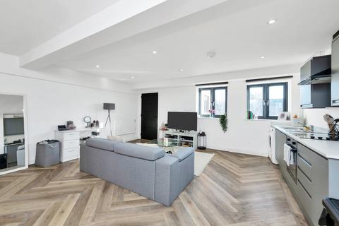 Studio to rent, High Street, Royston SG8