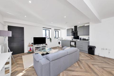 Studio to rent, High Street, Royston SG8