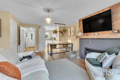 1 Arrow Close, Salford Priors, Evesham, WR11 8AG