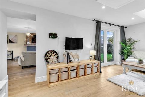 1 Arrow Close, Salford Priors, Evesham, WR11 8AG