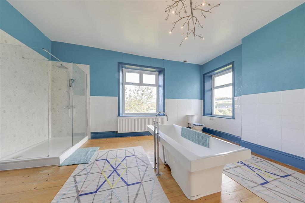 Family Bathroom a LT 2