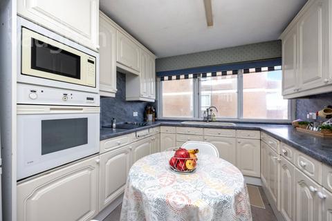 2 bedroom flat for sale, Grand Avenue, Hove, East Sussex, BN3