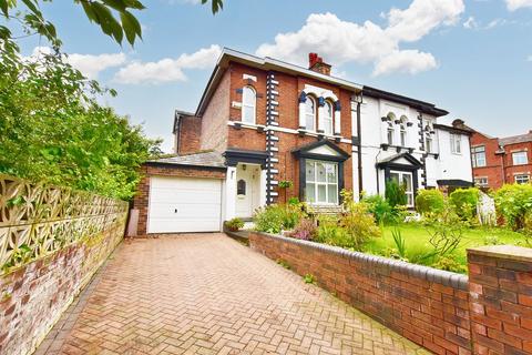 Belgrave Crescent, Monton, M30