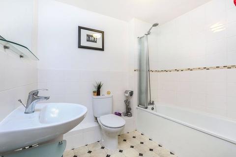 23, Dutton House Southmere Drive, London, SE2 9AE