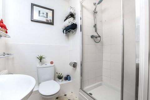 23, Dutton House Southmere Drive, London, SE2 9AE
