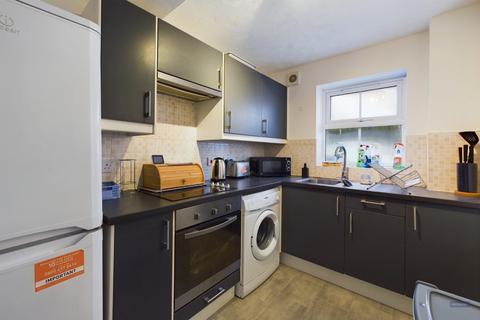 2 bedroom flat to rent, Cobbett Road, Southampton