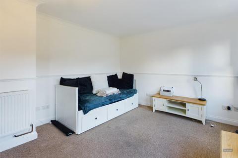 2 bedroom flat to rent, Cobbett Road, Southampton