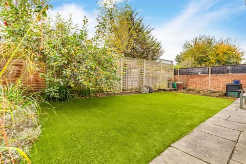 3 bedroom bungalow for sale, Fullers Way North, Surbiton, KT6