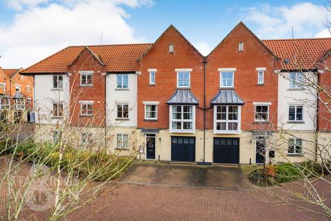 3 bedroom townhouse for sale, Trafalgar Square, Poringland, Norwich